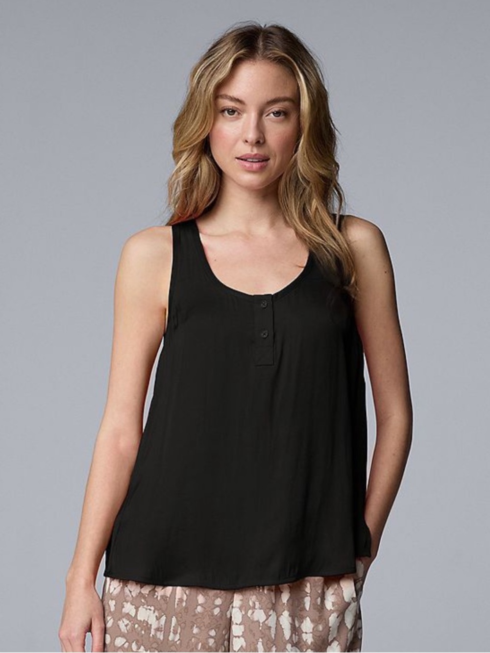 NWT Simply Vera Vera Wang black flowy Henley tank top size medium